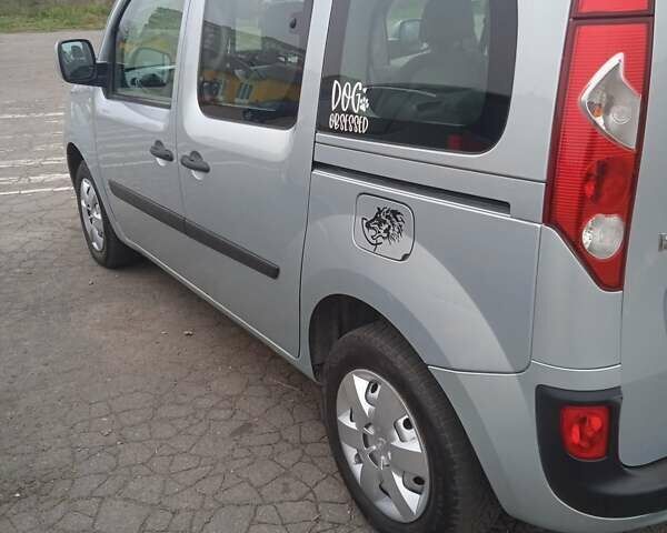 Серый Рено Кенгу, объемом двигателя 1.5 л и пробегом 223 тыс. км за 7500 $, фото 4 на Automoto.ua