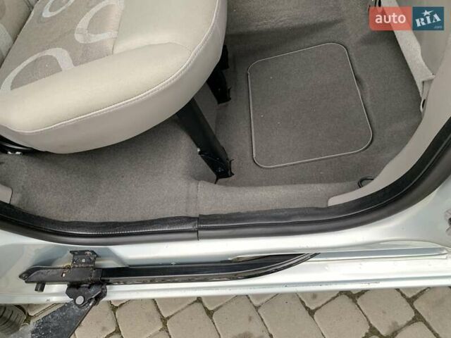 Рено Кєнгу 2010 у Івано-Франківську на Automoto.ua Сірий Рено Кєнгу, об'ємом двигуна 1.6 л та пробігом 220 тис. км за 7700 $, фото 71 на Automoto.ua