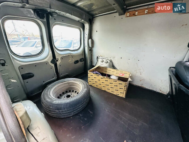 Сірий Рено Кєнгу, об'ємом двигуна 1.5 л та пробігом 302 тис. км за 5800 $, фото 17 на Automoto.ua