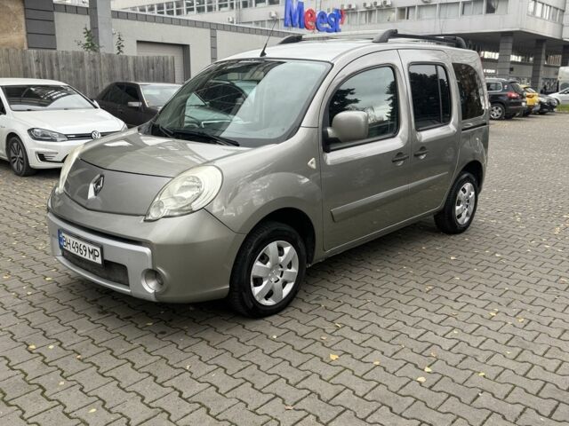 Серый Рено Кенгу, объемом двигателя 1.5 л и пробегом 233 тыс. км за 7400 $, фото 2 на Automoto.ua