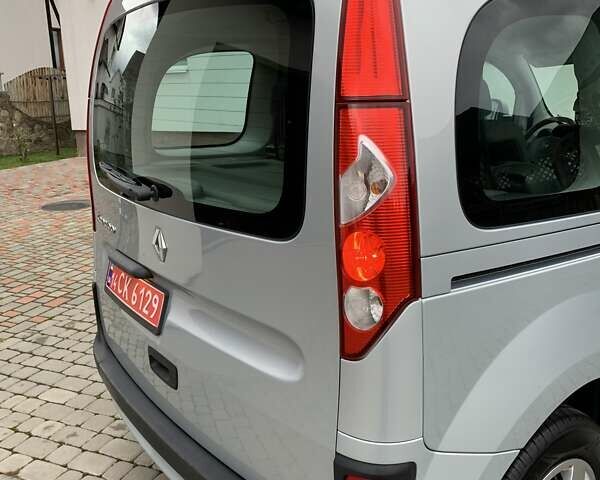 Рено Кєнгу 2010 у Івано-Франківську на Automoto.ua Сірий Рено Кєнгу, об'ємом двигуна 1.6 л та пробігом 220 тис. км за 7700 $, фото 23 на Automoto.ua