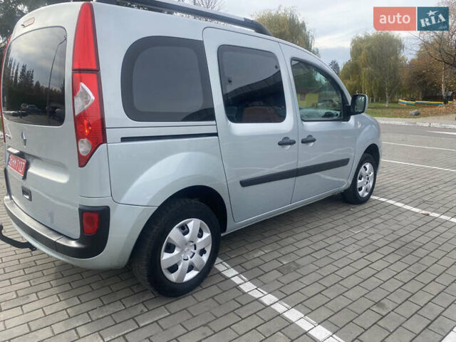 Серый Рено Кенгу, объемом двигателя 1.6 л и пробегом 230 тыс. км за 7450 $, фото 3 на Automoto.ua