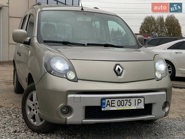 Серый Рено Кенгу, объемом двигателя 1.46 л и пробегом 190 тыс. км за 8200 $, фото 1 на Automoto.ua