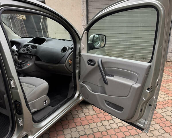 Серый Рено Кенгу, объемом двигателя 1.46 л и пробегом 137 тыс. км за 7500 $, фото 20 на Automoto.ua