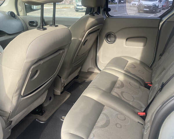 Серый Рено Кенгу, объемом двигателя 1.6 л и пробегом 230 тыс. км за 7450 $, фото 5 на Automoto.ua