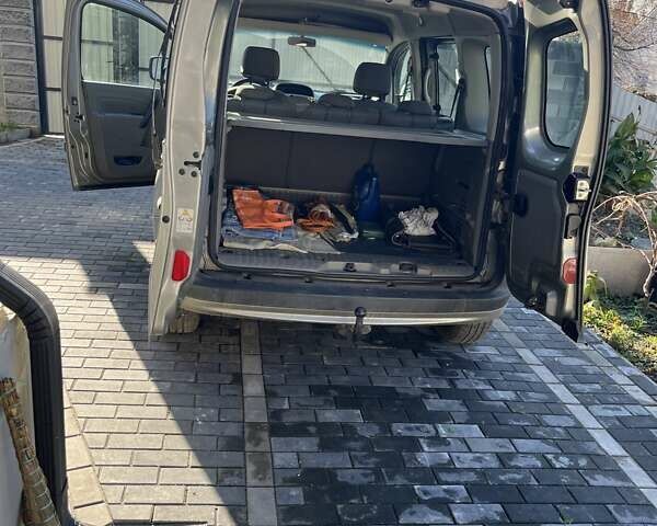 Серый Рено Кенгу, объемом двигателя 1.46 л и пробегом 250 тыс. км за 7000 $, фото 3 на Automoto.ua