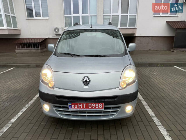 Сірий Рено Кєнгу, об'ємом двигуна 1.5 л та пробігом 243 тис. км за 7700 $, фото 1 на Automoto.ua