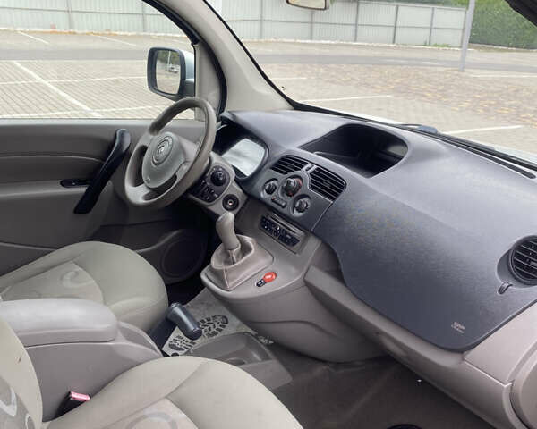 Серый Рено Кенгу, объемом двигателя 1.5 л и пробегом 256 тыс. км за 7650 $, фото 16 на Automoto.ua