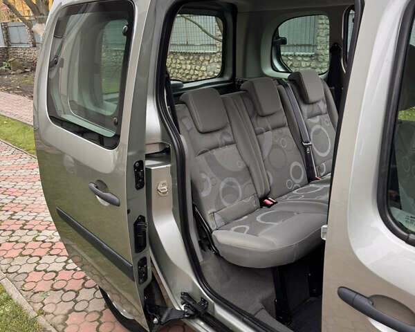 Серый Рено Кенгу, объемом двигателя 1.46 л и пробегом 137 тыс. км за 7500 $, фото 18 на Automoto.ua