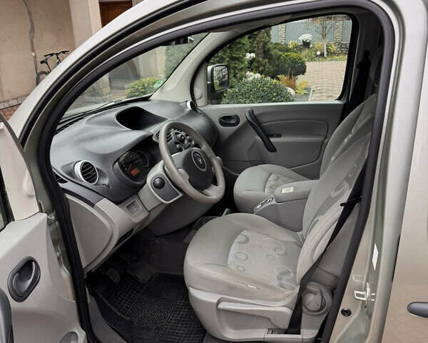 Серый Рено Кенгу, объемом двигателя 1.46 л и пробегом 137 тыс. км за 7500 $, фото 11 на Automoto.ua