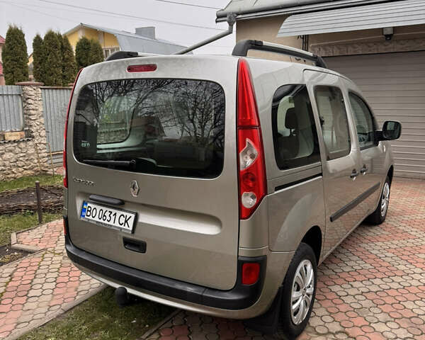 Серый Рено Кенгу, объемом двигателя 1.46 л и пробегом 137 тыс. км за 7500 $, фото 2 на Automoto.ua