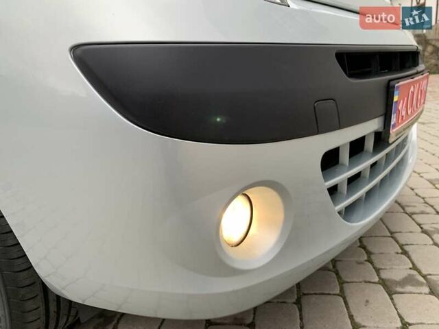 Рено Кєнгу 2010 у Івано-Франківську на Automoto.ua Сірий Рено Кєнгу, об'ємом двигуна 1.6 л та пробігом 220 тис. км за 7700 $, фото 18 на Automoto.ua