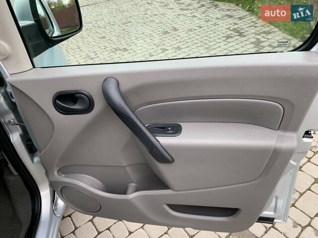 Рено Кєнгу 2010 у Івано-Франківську на Automoto.ua Сірий Рено Кєнгу, об'ємом двигуна 1.6 л та пробігом 220 тис. км за 7700 $, фото 55 на Automoto.ua