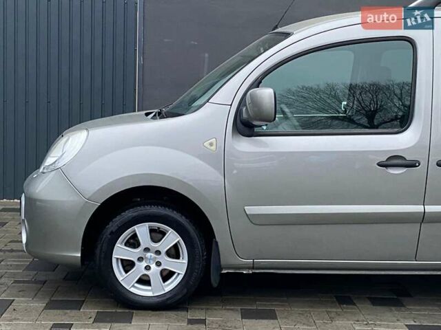 Серый Рено Кенгу, объемом двигателя 1.46 л и пробегом 231 тыс. км за 8200 $, фото 17 на Automoto.ua