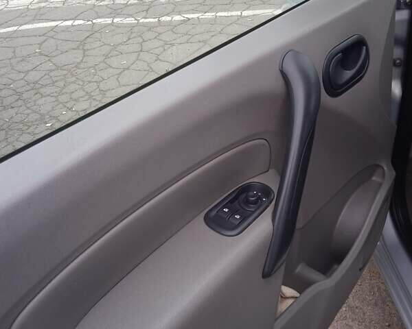 Серый Рено Кенгу, объемом двигателя 1.5 л и пробегом 223 тыс. км за 7500 $, фото 8 на Automoto.ua