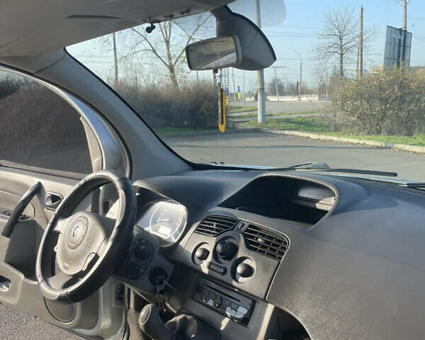 Серый Рено Кенгу, объемом двигателя 1.5 л и пробегом 239 тыс. км за 8000 $, фото 5 на Automoto.ua