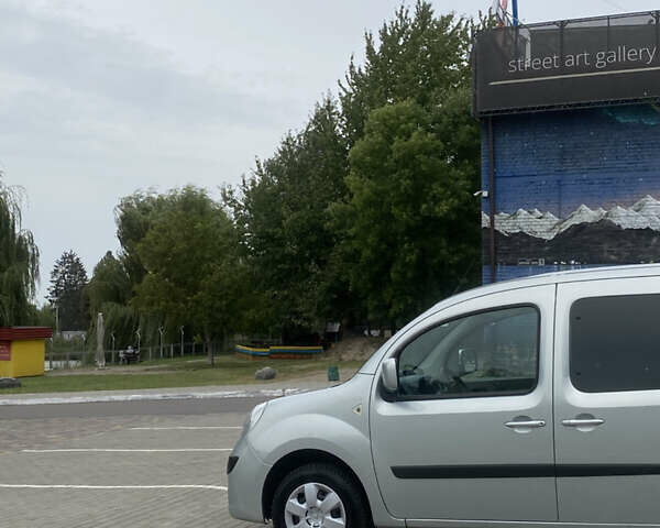 Серый Рено Кенгу, объемом двигателя 1.5 л и пробегом 256 тыс. км за 7650 $, фото 3 на Automoto.ua