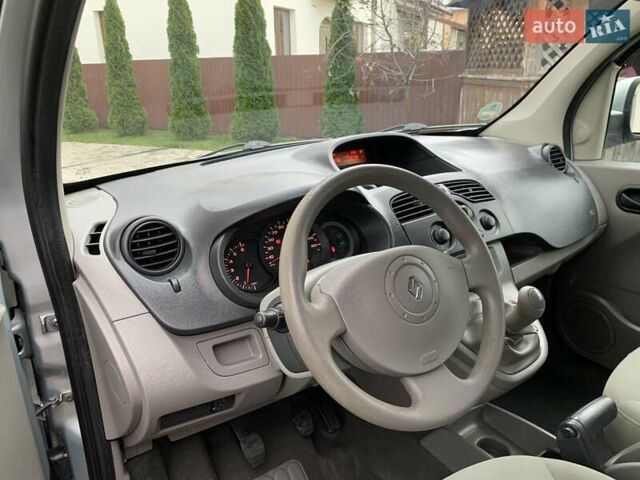 Рено Кєнгу 2010 у Івано-Франківську на Automoto.ua Сірий Рено Кєнгу, об'ємом двигуна 1.6 л та пробігом 220 тис. км за 7700 $, фото 38 на Automoto.ua