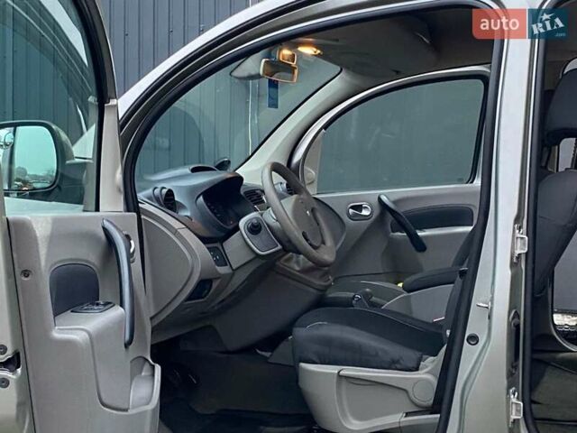 Серый Рено Кенгу, объемом двигателя 1.46 л и пробегом 231 тыс. км за 8200 $, фото 19 на Automoto.ua