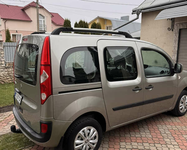 Серый Рено Кенгу, объемом двигателя 1.46 л и пробегом 137 тыс. км за 7500 $, фото 3 на Automoto.ua