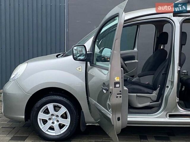 Серый Рено Кенгу, объемом двигателя 1.46 л и пробегом 231 тыс. км за 8200 $, фото 7 на Automoto.ua