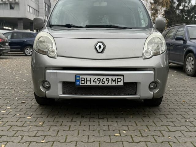 Серый Рено Кенгу, объемом двигателя 1.5 л и пробегом 233 тыс. км за 7400 $, фото 1 на Automoto.ua