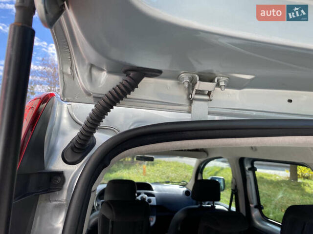 Рено Кєнгу 2011 у Івано-Франківську на Automoto.ua Сірий Рено Кєнгу, об'ємом двигуна 1.46 л та пробігом 250 тис. км за 7999 $, фото 59 на Automoto.ua