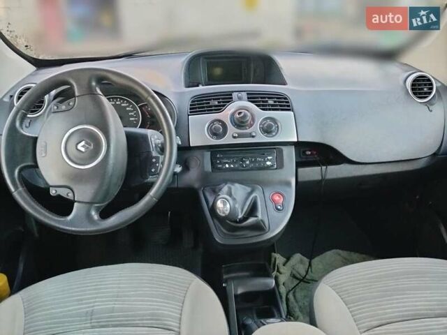 Серый Рено Кенгу, объемом двигателя 1.46 л и пробегом 295 тыс. км за 6300 $, фото 4 на Automoto.ua
