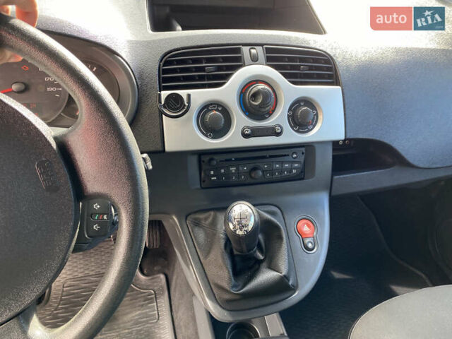 Рено Кєнгу 2011 у Івано-Франківську на Automoto.ua Сірий Рено Кєнгу, об'ємом двигуна 1.46 л та пробігом 250 тис. км за 7999 $, фото 41 на Automoto.ua