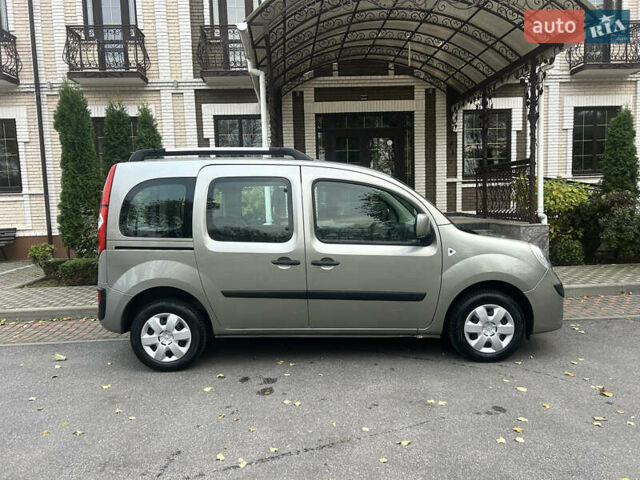 Серый Рено Кенгу, объемом двигателя 1.6 л и пробегом 226 тыс. км за 8099 $, фото 25 на Automoto.ua
