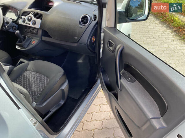 Рено Кєнгу 2011 у Івано-Франківську на Automoto.ua Сірий Рено Кєнгу, об'ємом двигуна 1.46 л та пробігом 250 тис. км за 7999 $, фото 31 на Automoto.ua