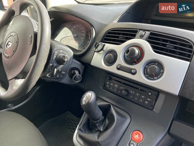 Рено Кєнгу 2011 у Івано-Франківську на Automoto.ua Сірий Рено Кєнгу, об'ємом двигуна 1.46 л та пробігом 250 тис. км за 7999 $, фото 49 на Automoto.ua