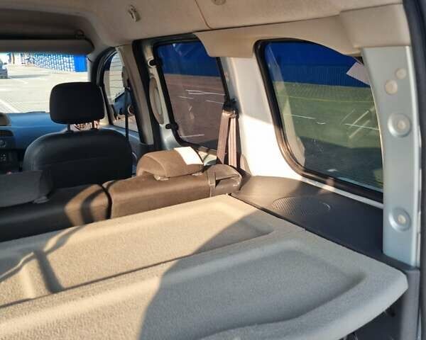 Рено Кенгу 2011 в Луцке на Automoto.ua Серый Рено Кенгу, объемом двигателя 1.46 л и пробегом 190 тыс. км за 7500 $, фото 30 на Automoto.ua