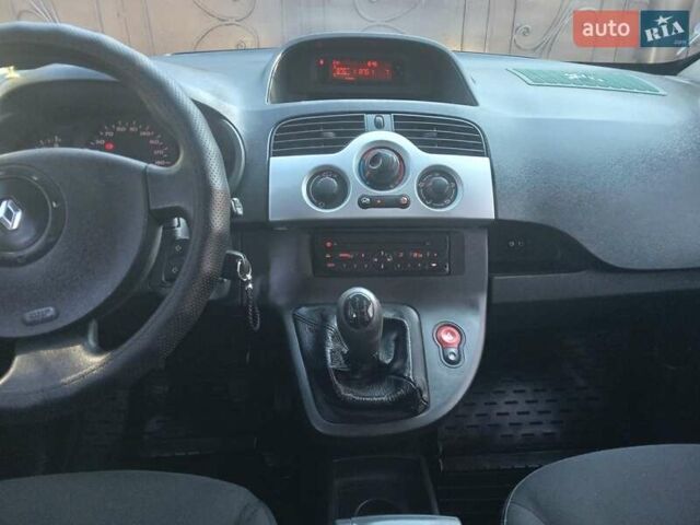 Рено Кєнгу 2011 у Херсоні на Automoto.ua Сірий Рено Кєнгу, об'ємом двигуна 1.46 л та пробігом 240 тис. км за 7500 $, фото 14 на Automoto.ua