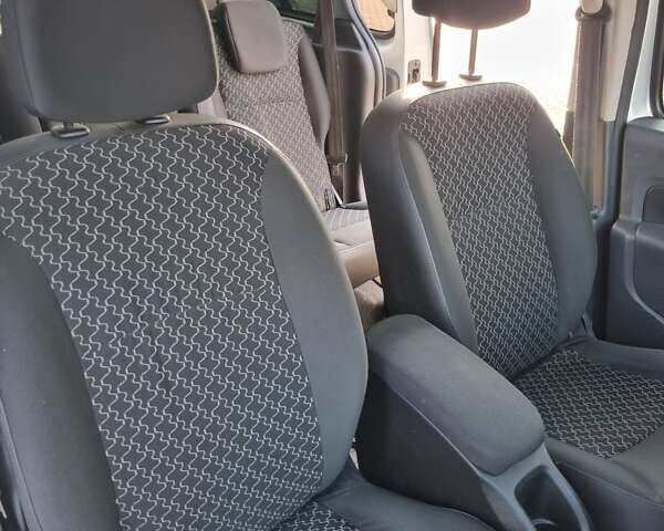 Рено Кенгу 2011 в Луцке на Automoto.ua Серый Рено Кенгу, объемом двигателя 1.46 л и пробегом 190 тыс. км за 7500 $, фото 36 на Automoto.ua