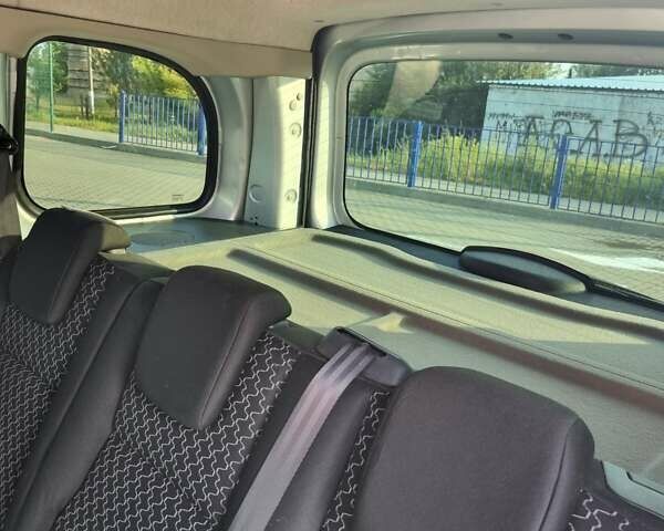 Рено Кенгу 2011 в Луцке на Automoto.ua Серый Рено Кенгу, объемом двигателя 1.46 л и пробегом 190 тыс. км за 7500 $, фото 42 на Automoto.ua