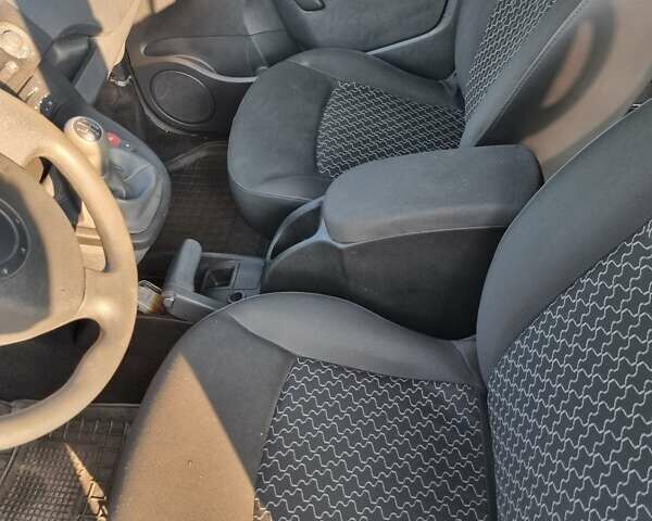 Рено Кенгу 2011 в Луцке на Automoto.ua Серый Рено Кенгу, объемом двигателя 1.46 л и пробегом 190 тыс. км за 7500 $, фото 21 на Automoto.ua