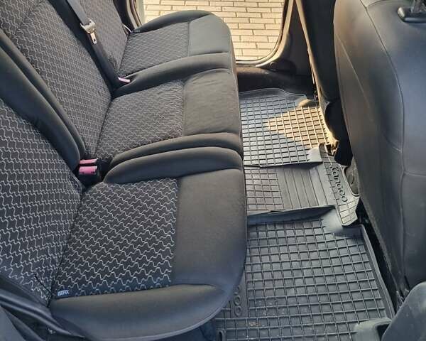 Рено Кенгу 2011 в Луцке на Automoto.ua Серый Рено Кенгу, объемом двигателя 1.46 л и пробегом 190 тыс. км за 7500 $, фото 32 на Automoto.ua