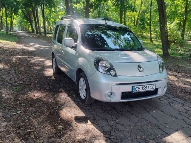 Серый Рено Кенгу, объемом двигателя 1.6 л и пробегом 261 тыс. км за 8200 $, фото 4 на Automoto.ua