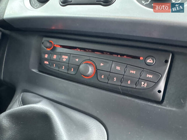 Сірий Рено Кєнгу, об'ємом двигуна 1.5 л та пробігом 220 тис. км за 9600 $, фото 30 на Automoto.ua