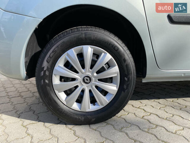 Рено Кєнгу 2011 у Івано-Франківську на Automoto.ua Сірий Рено Кєнгу, об'ємом двигуна 1.46 л та пробігом 250 тис. км за 7999 $, фото 28 на Automoto.ua