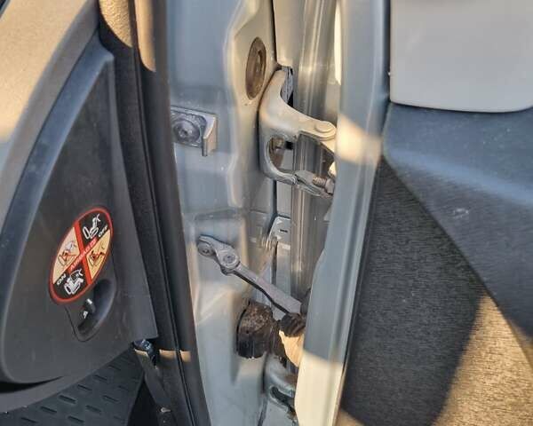 Рено Кенгу 2011 в Луцке на Automoto.ua Серый Рено Кенгу, объемом двигателя 1.46 л и пробегом 190 тыс. км за 7500 $, фото 38 на Automoto.ua