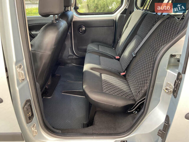 Рено Кєнгу 2011 у Івано-Франківську на Automoto.ua Сірий Рено Кєнгу, об'ємом двигуна 1.46 л та пробігом 250 тис. км за 7999 $, фото 43 на Automoto.ua