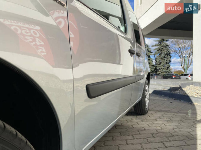 Рено Кєнгу 2011 у Івано-Франківську на Automoto.ua Сірий Рено Кєнгу, об'ємом двигуна 1.46 л та пробігом 250 тис. км за 7999 $, фото 7 на Automoto.ua