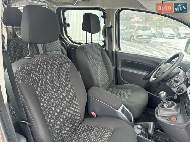 Сірий Рено Кєнгу, об'ємом двигуна 1.5 л та пробігом 220 тис. км за 9600 $, фото 23 на Automoto.ua