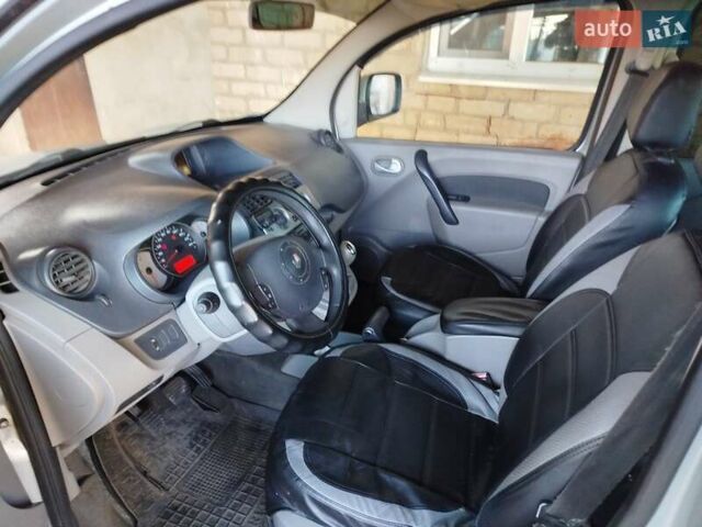 Рено Кєнгу 2011 у Краматорске на Automoto.ua Сірий Рено Кєнгу, об'ємом двигуна 1.5 л та пробігом 270 тис. км за 8900 $, фото 3 на Automoto.ua