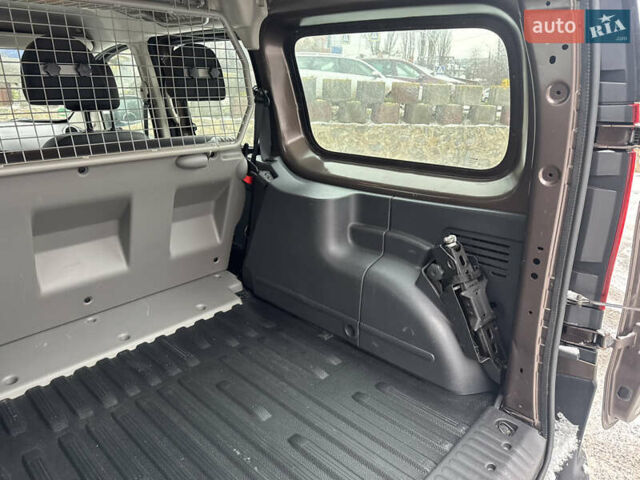 Сірий Рено Кєнгу, об'ємом двигуна 1.5 л та пробігом 220 тис. км за 9600 $, фото 21 на Automoto.ua