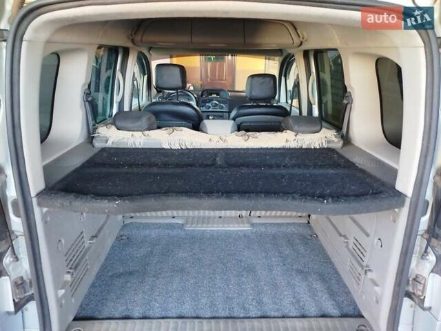 Рено Кєнгу 2011 у Краматорске на Automoto.ua Сірий Рено Кєнгу, об'ємом двигуна 1.5 л та пробігом 270 тис. км за 8900 $, фото 5 на Automoto.ua