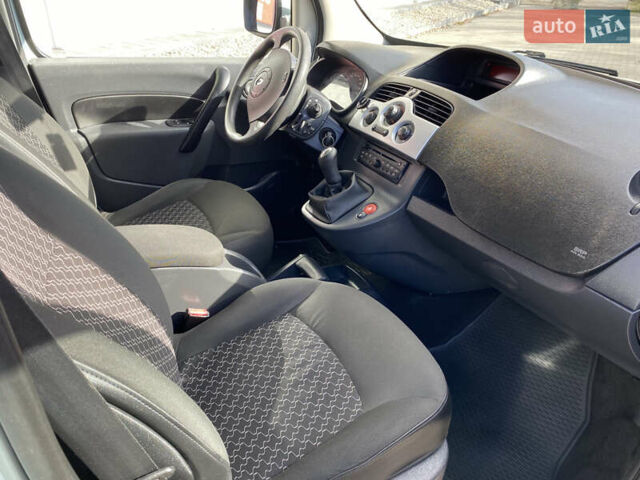 Рено Кєнгу 2011 у Івано-Франківську на Automoto.ua Сірий Рено Кєнгу, об'ємом двигуна 1.46 л та пробігом 250 тис. км за 7999 $, фото 30 на Automoto.ua