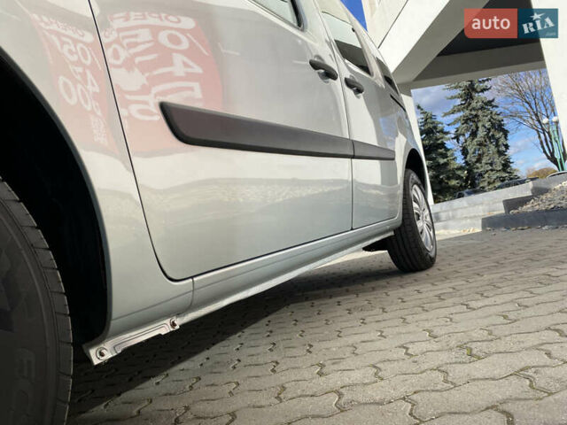 Рено Кєнгу 2011 у Івано-Франківську на Automoto.ua Сірий Рено Кєнгу, об'ємом двигуна 1.46 л та пробігом 250 тис. км за 7999 $, фото 9 на Automoto.ua